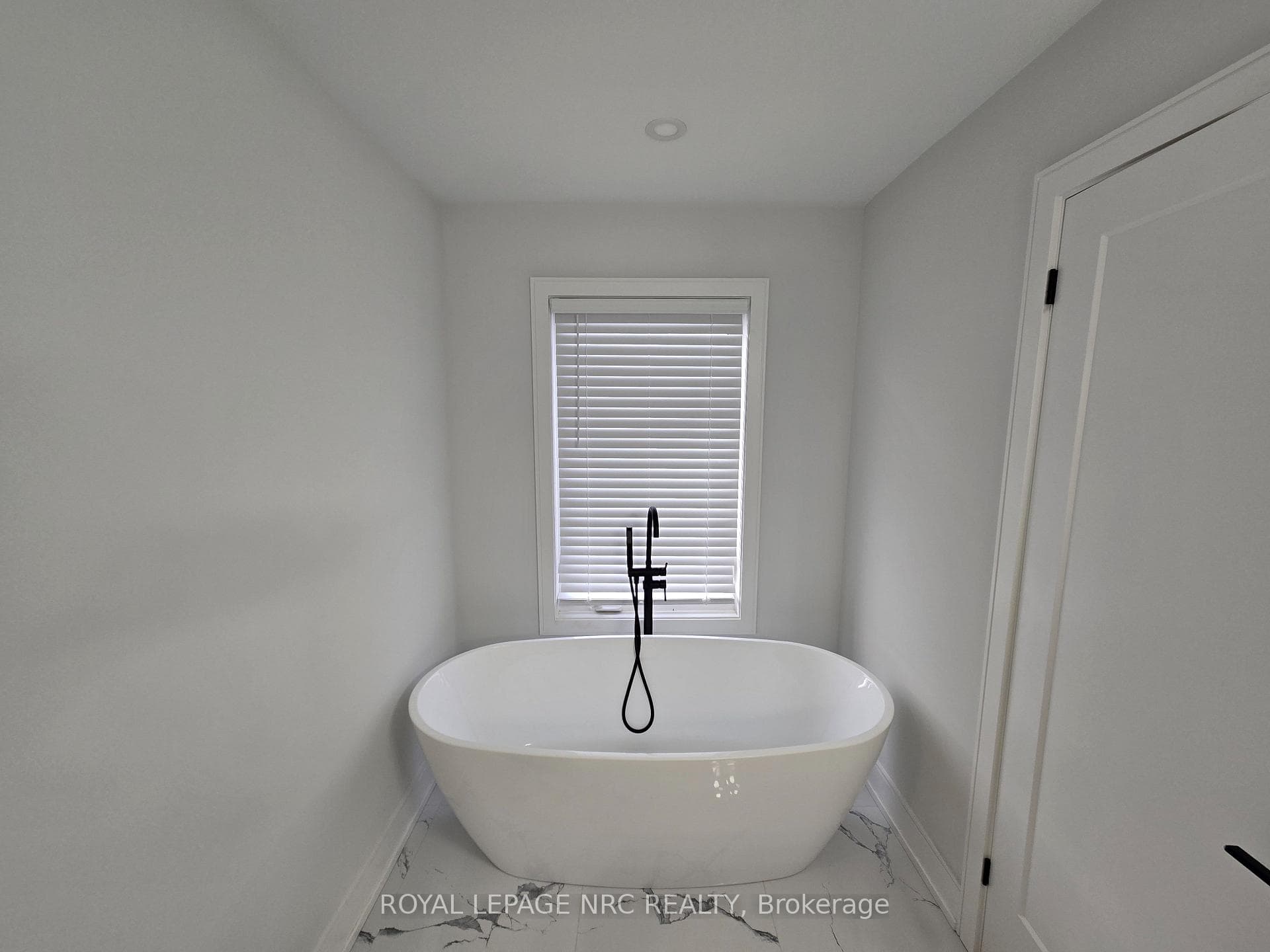 7394 Splendour Drive Unit Upper photo 13