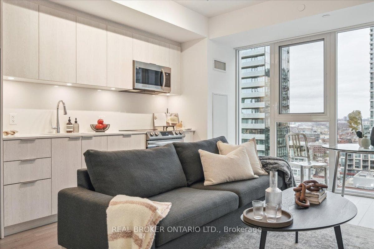357 King Street Unit 2201 photo 6