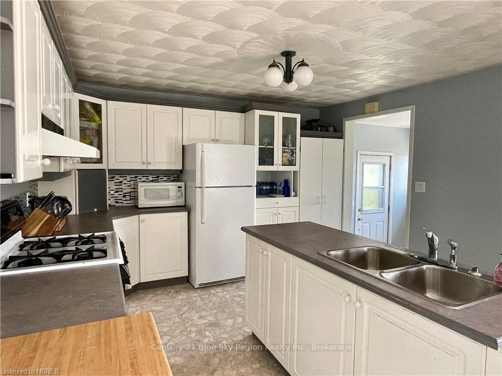 234 LEVERT Drive photo 15