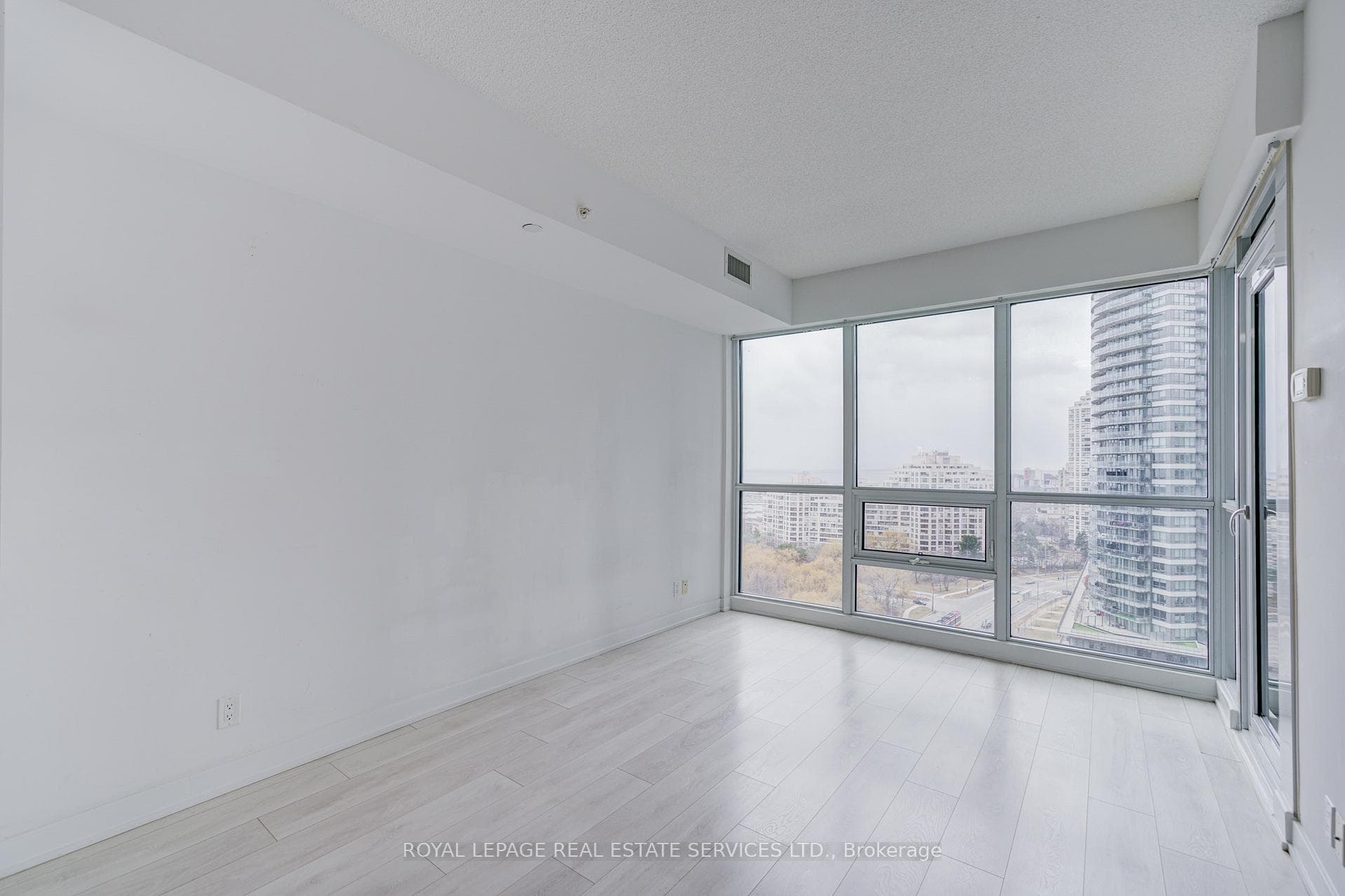 2200 Lake Shore Boulevard Unit 1802 photo 5