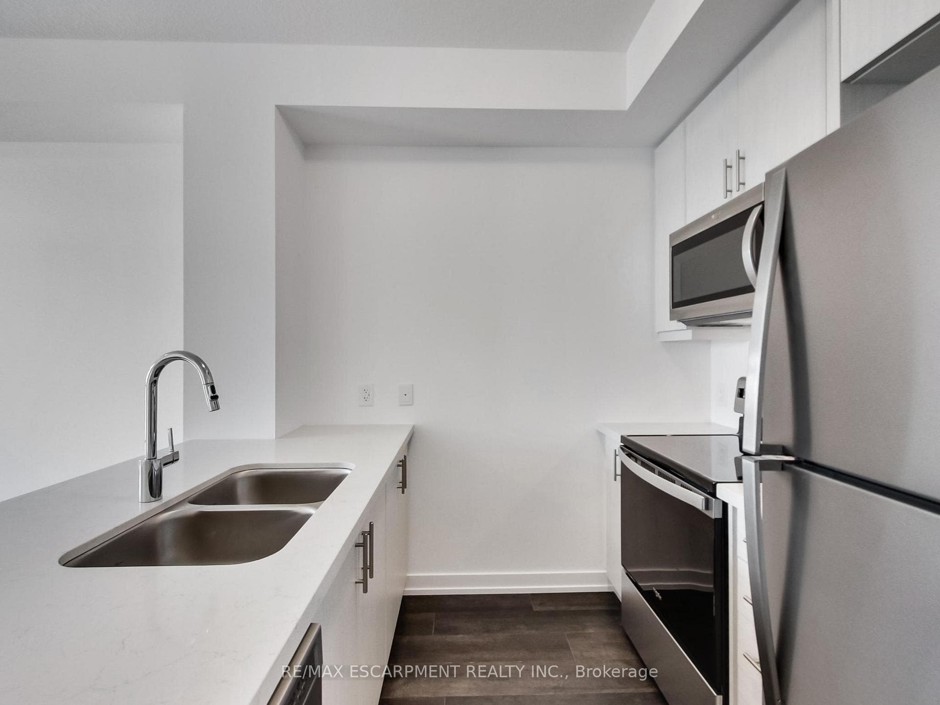 470 Dundas Street Unit 708 photo 9