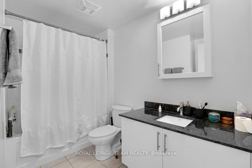 242 Rideau Street Unit 1303 photo 31
