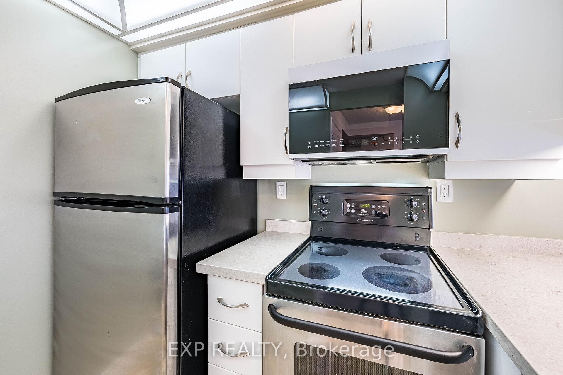 736 Bay Street Unit 1811 photo 15