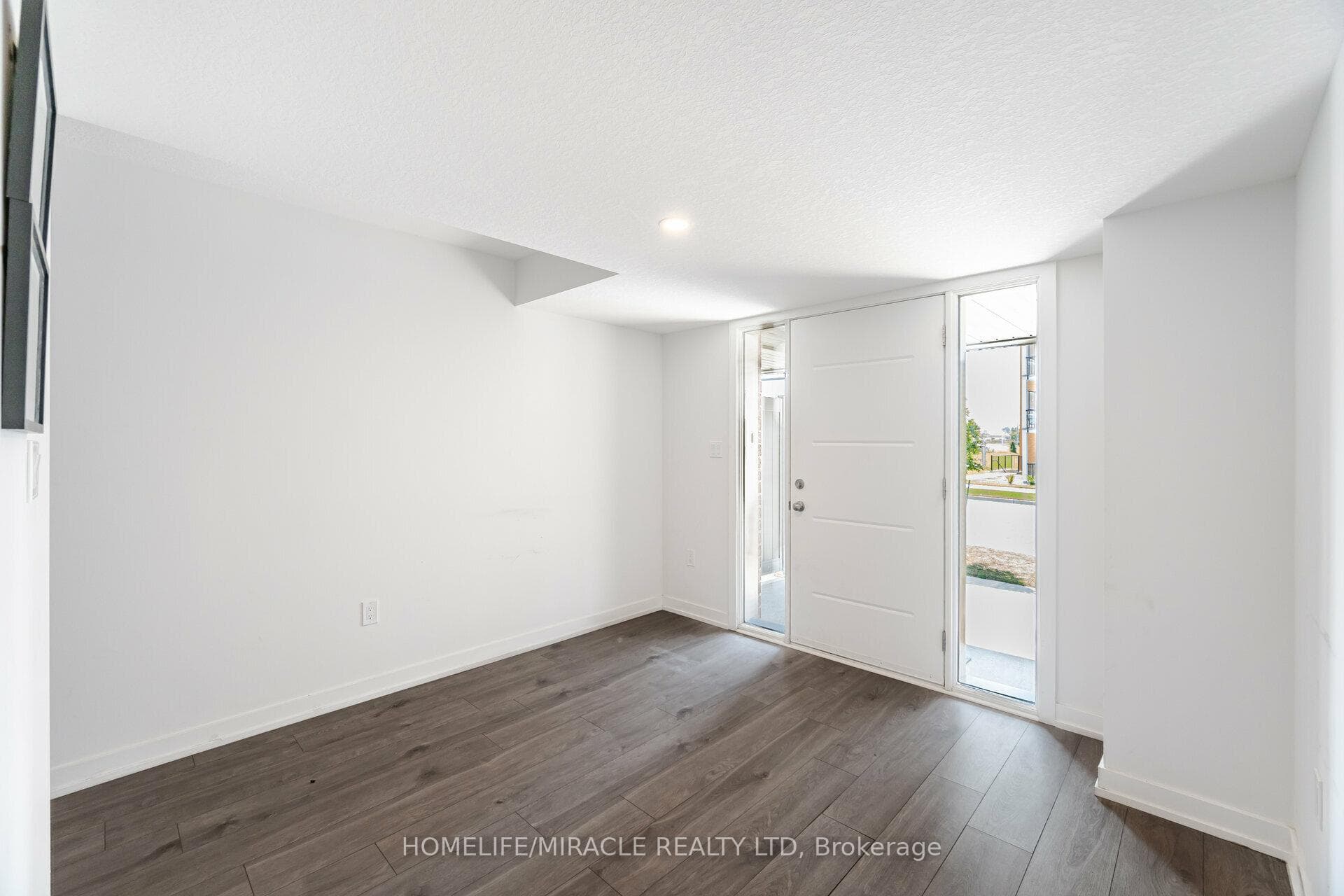 229 West oak Trail photo 4