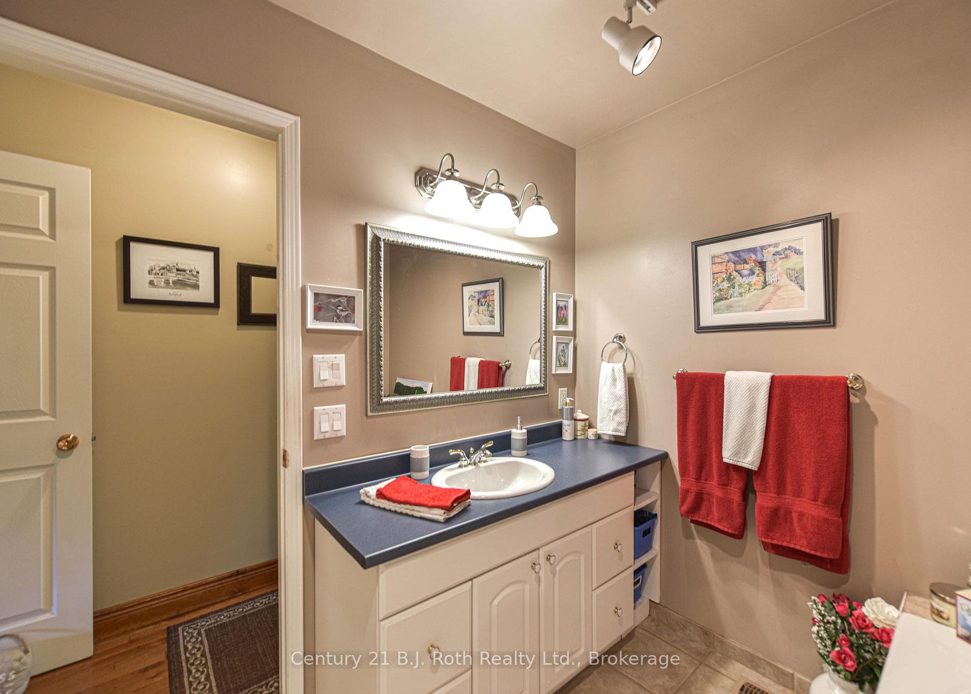 297 Matchedash Street photo 32