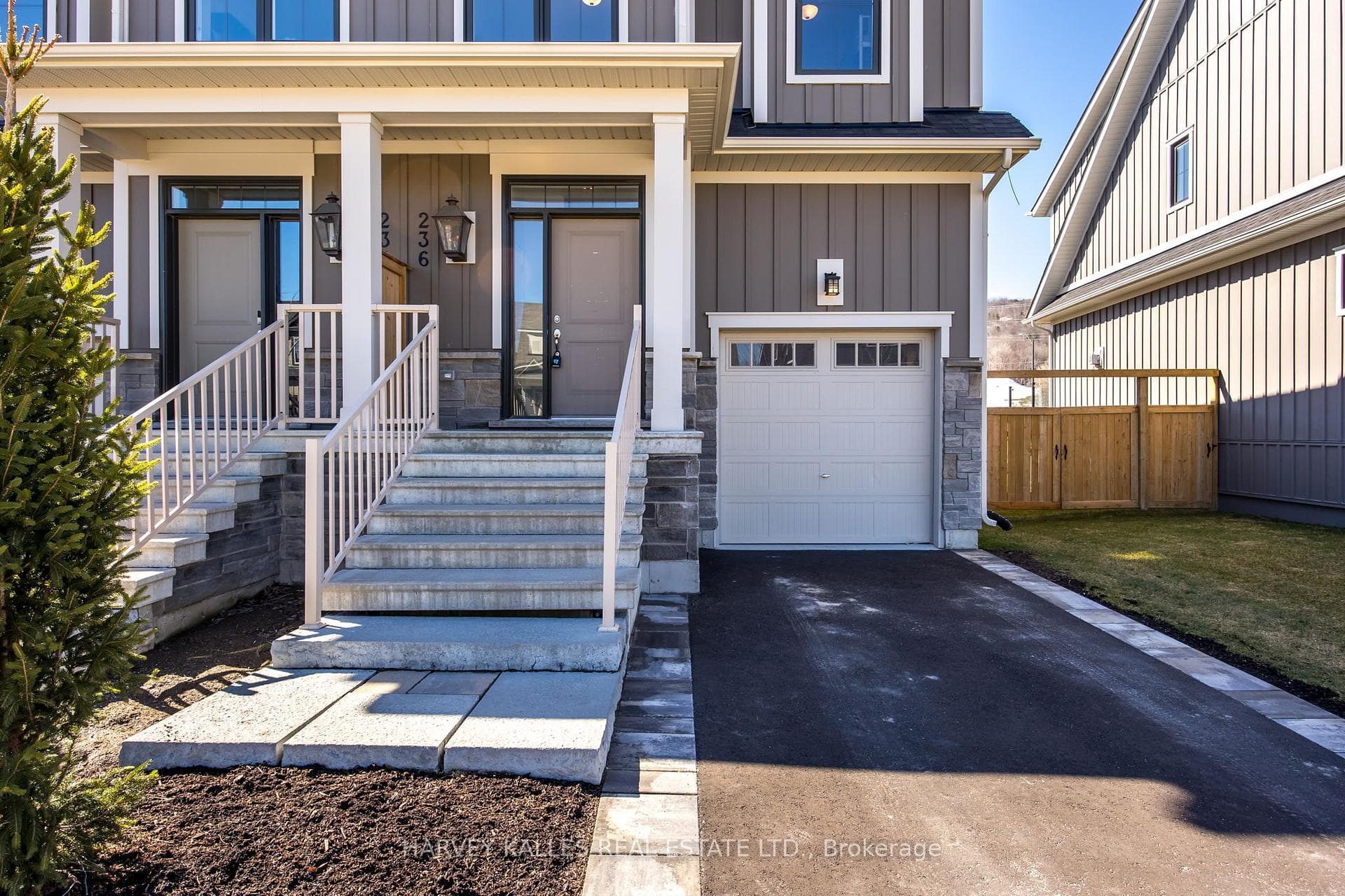 236 Yellow Birch Crescent photo 3