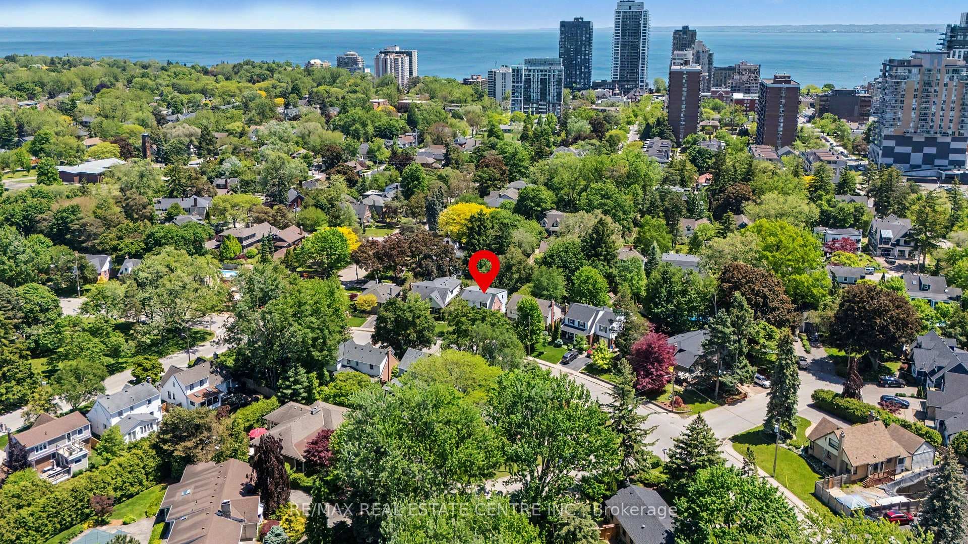 2068 Wellington Avenue photo 41