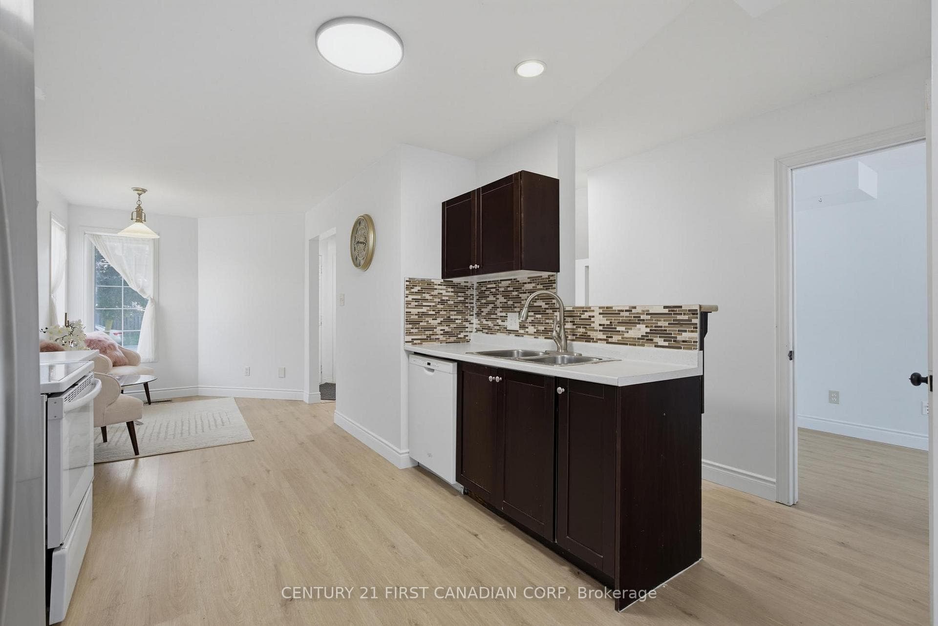 761 BLACKSMITH Street photo 11