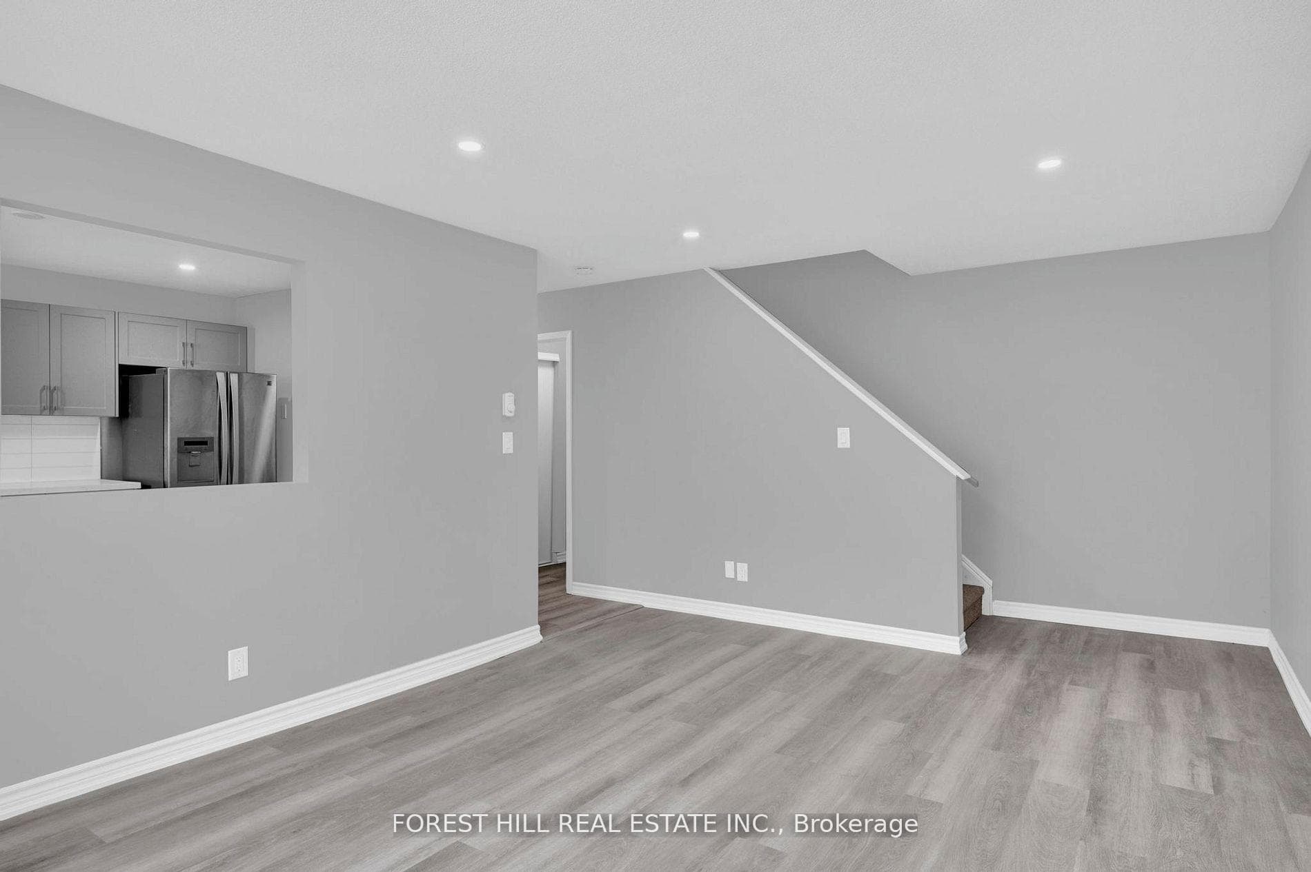 494 Elgin Street Unit 6 photo 2