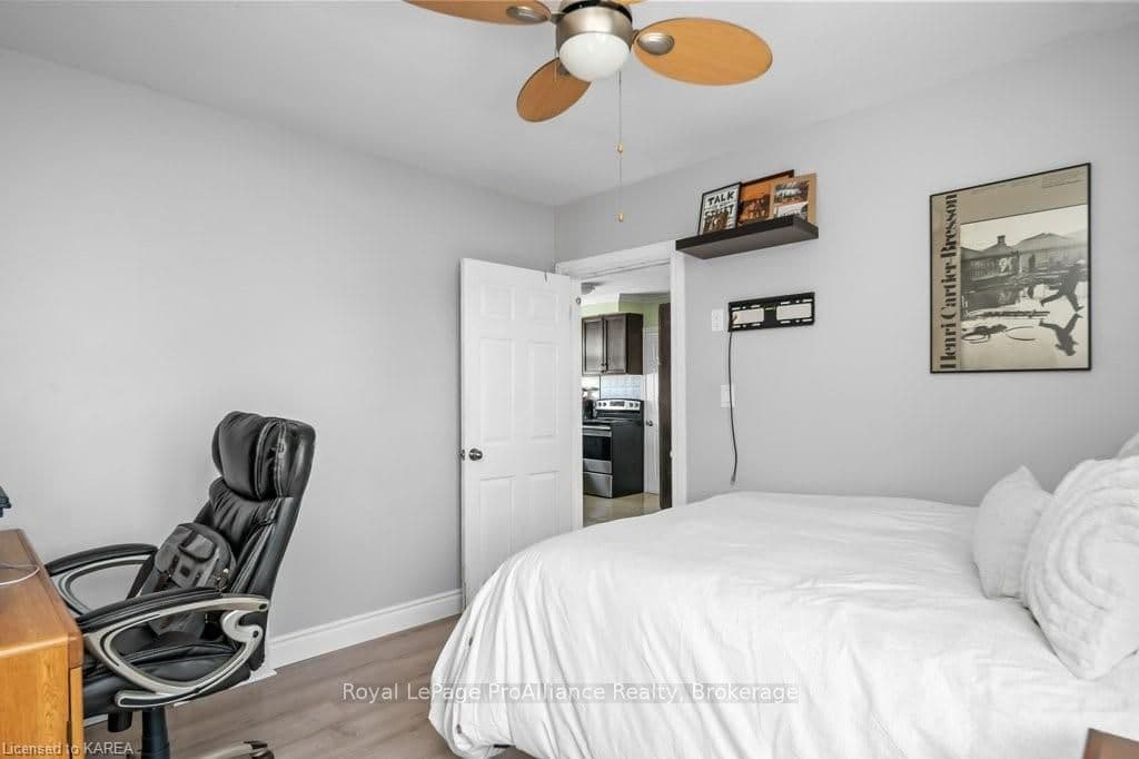 197 KINGSCOURT Avenue photo 17