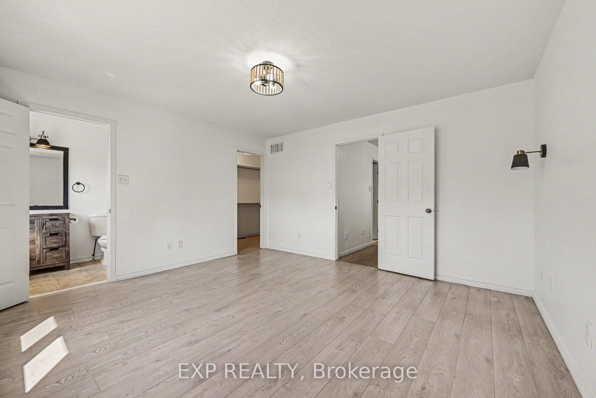 218 Rolling Meadow Crescent photo 14