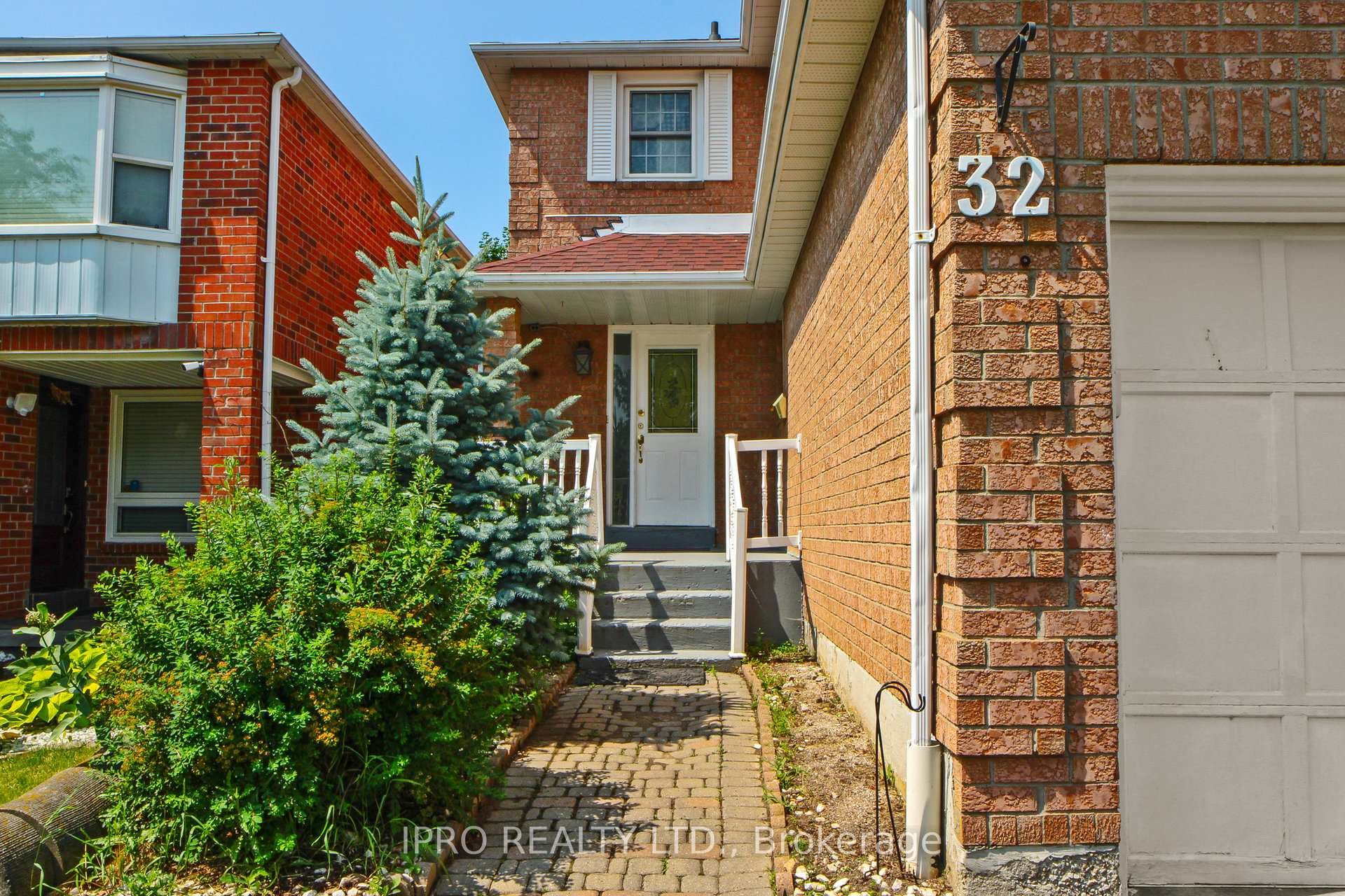 32 Tipton Crescent photo 4