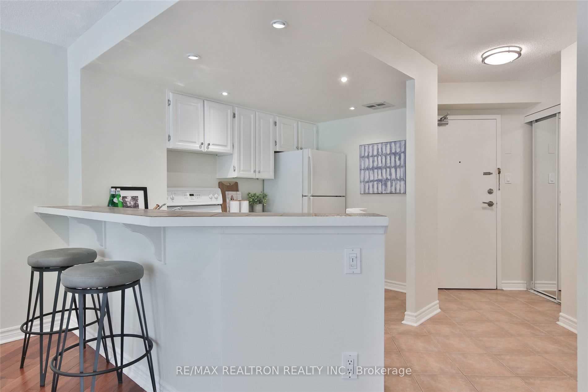 77 Maitland Place Unit 326 photo 16