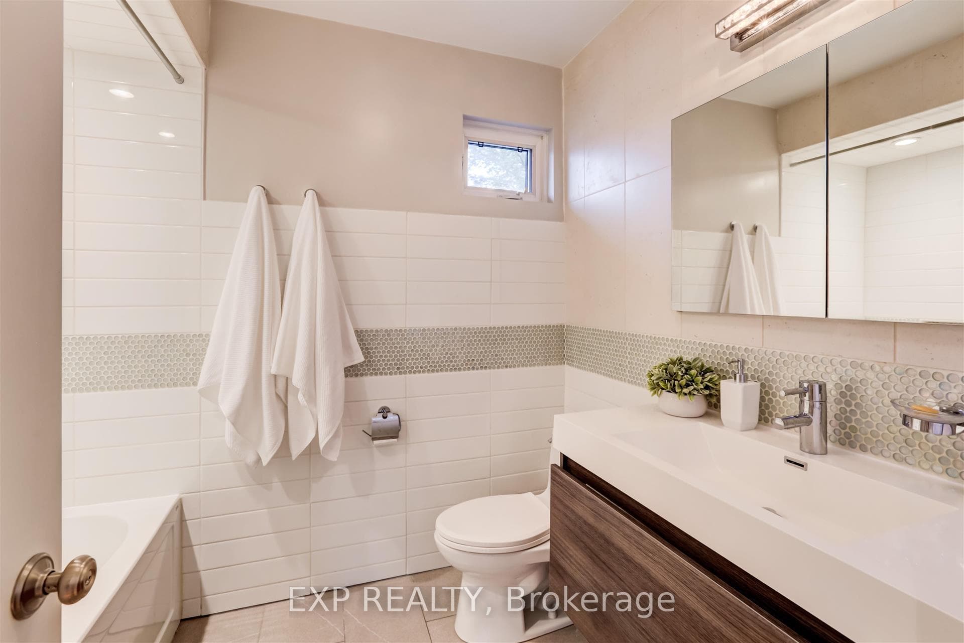 1363 Crestdale Road photo 18