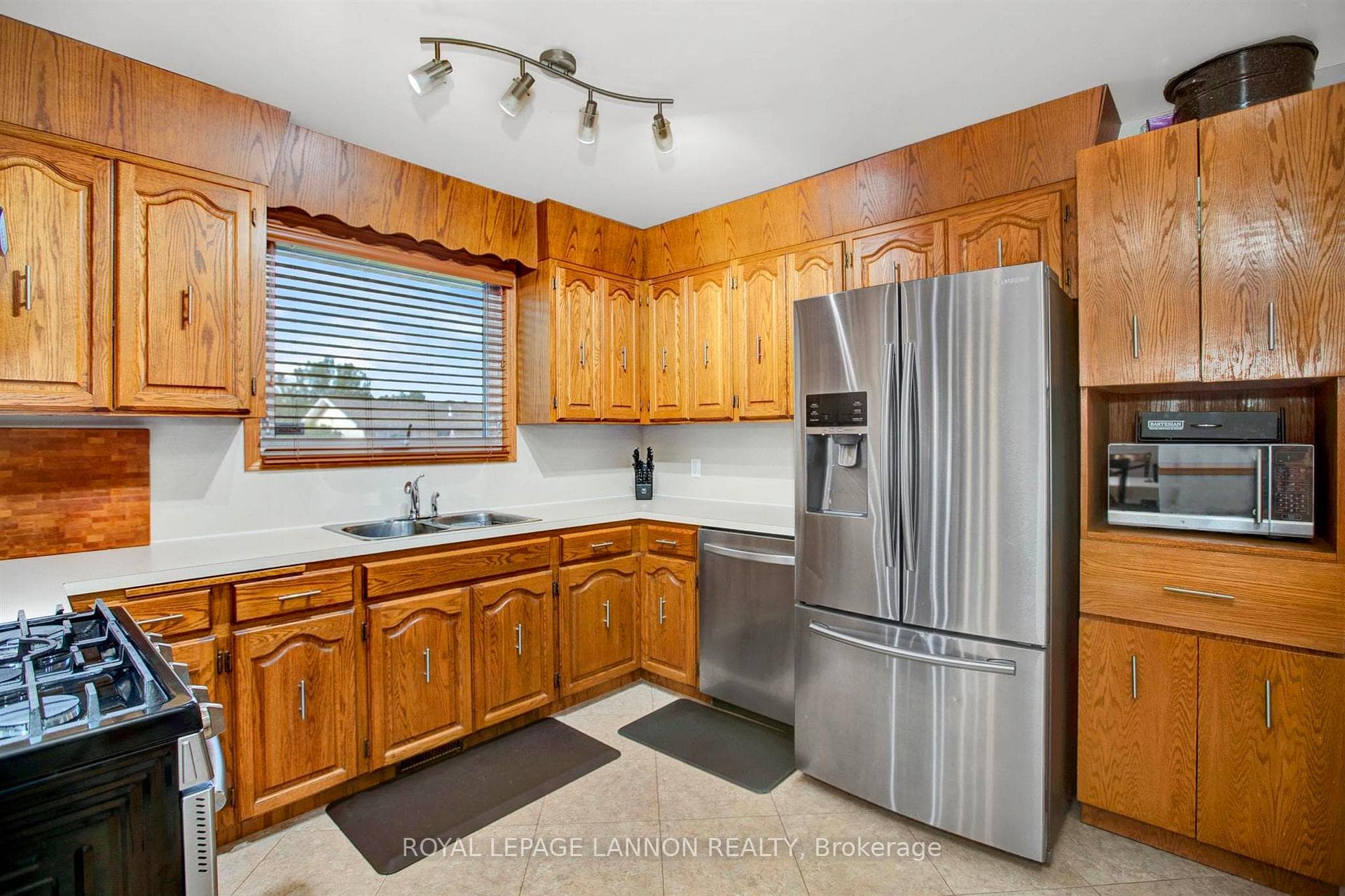 157 Iris Crescent photo 9