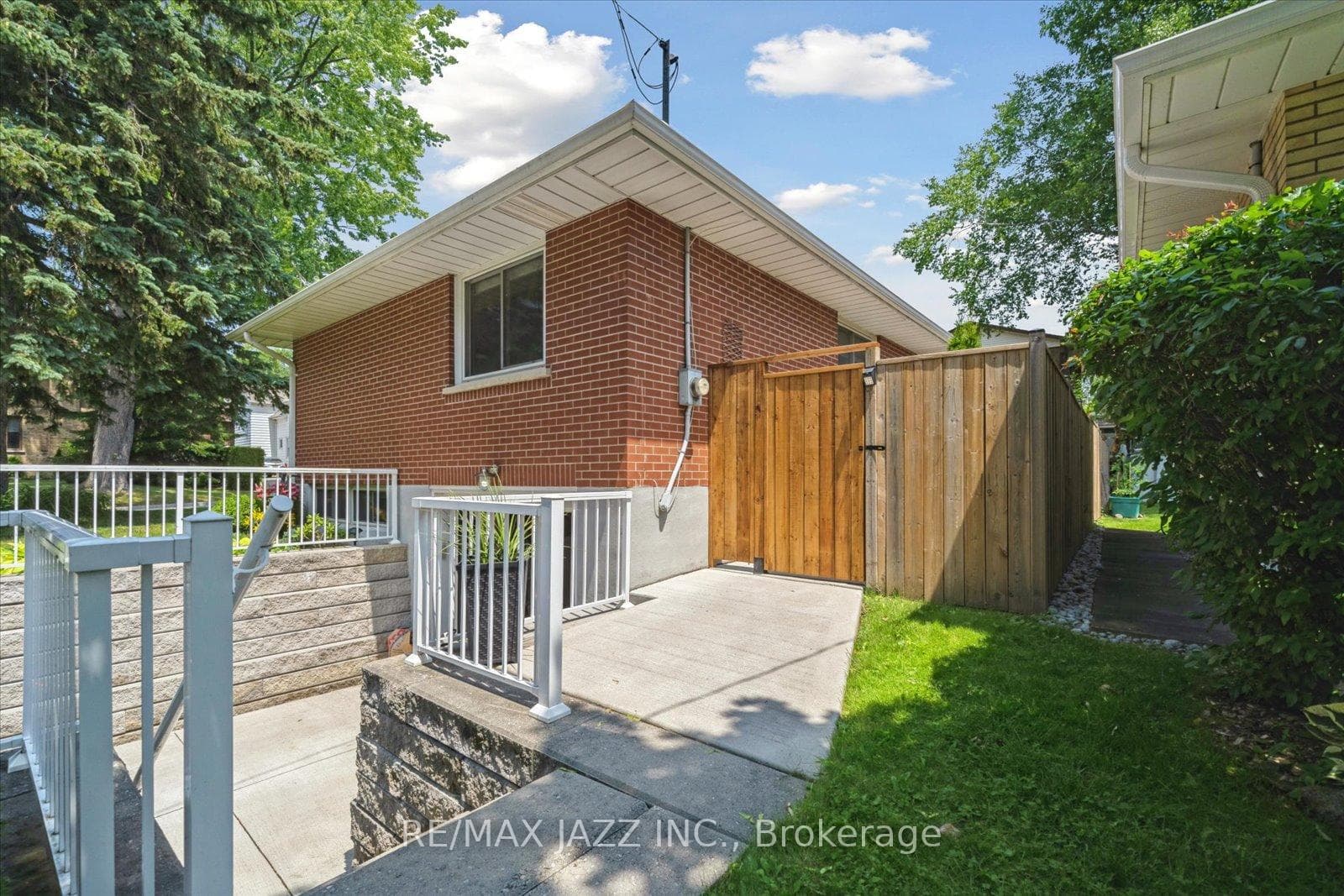 749 Cambridge Avenue photo 32
