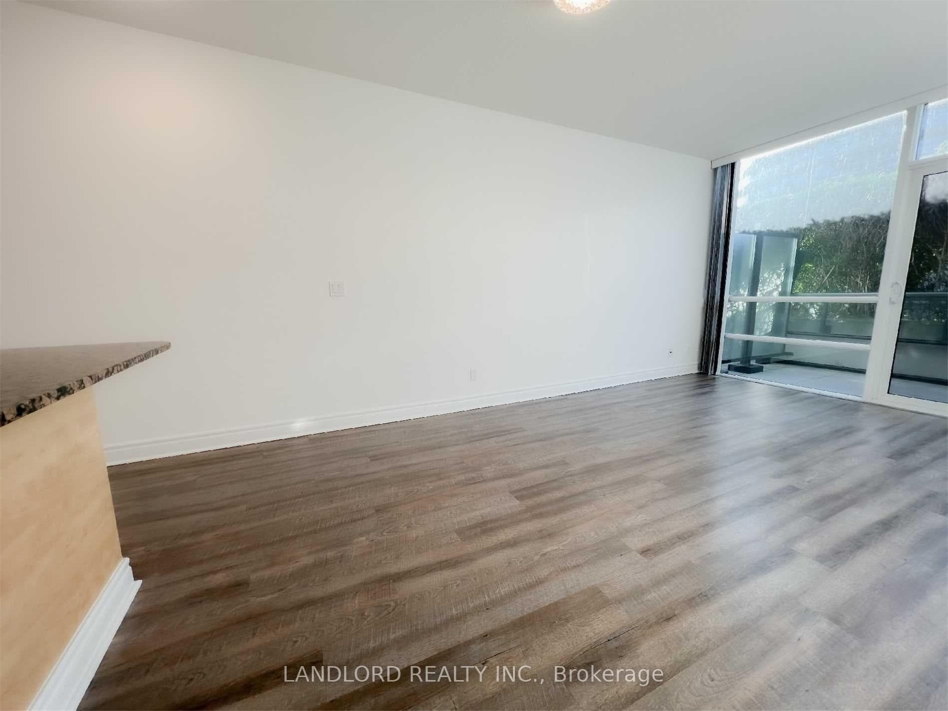 2240 Lakeshore Boulevard Unit 309 photo 6