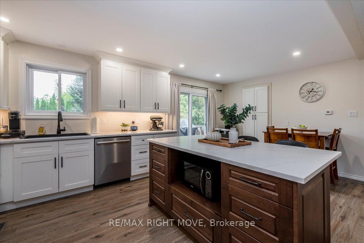 Open kitchen/dining