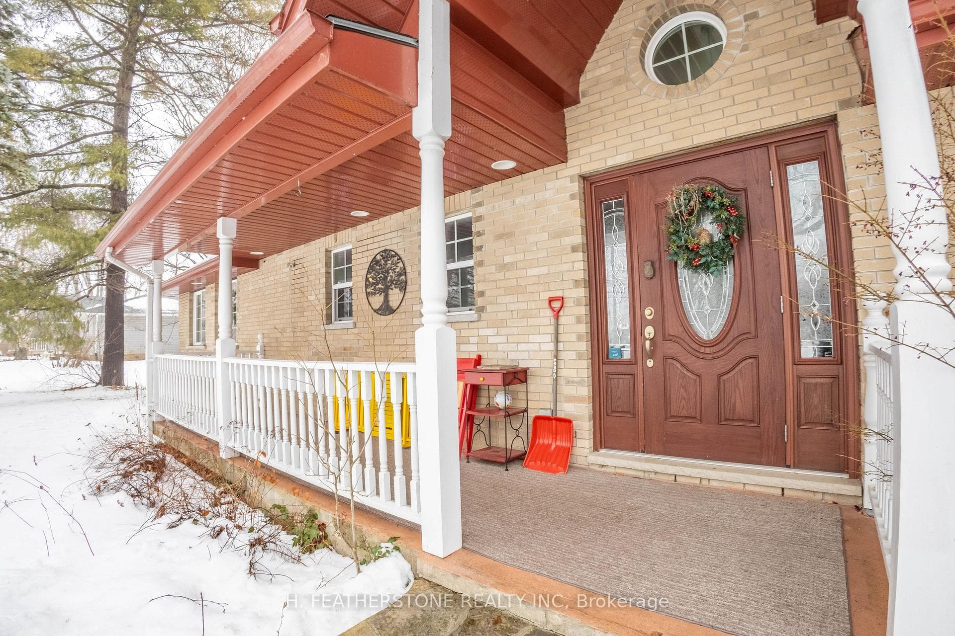 1480 Gainsborough Road photo 4