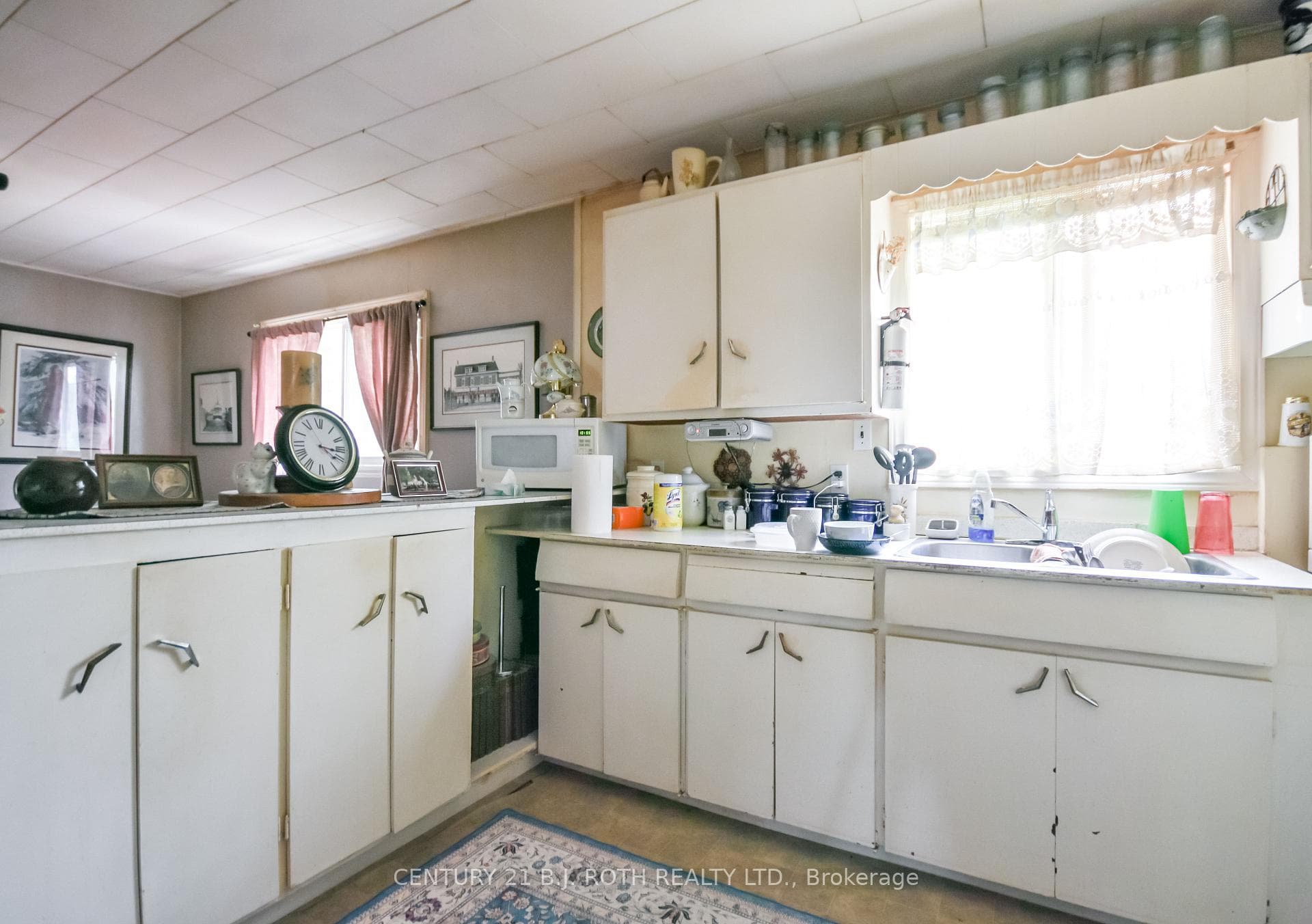 2 bedroom top floor (R)