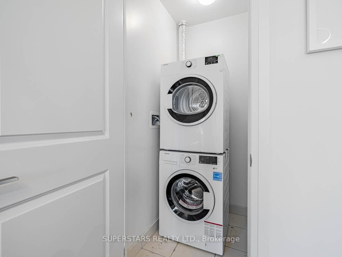 591 sheppard Avenue Unit 927 photo 24