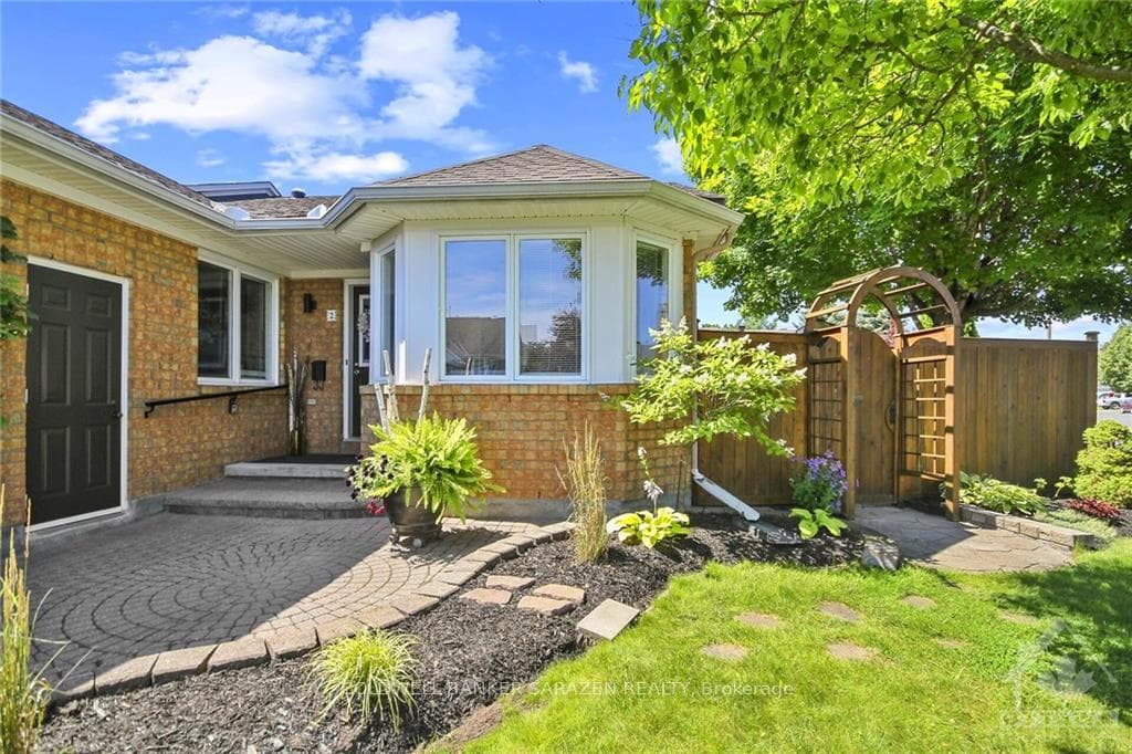 2 BILLINGHAM Crescent photo 1
