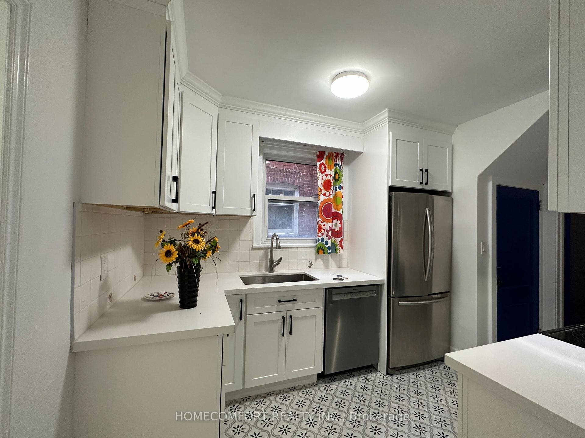 745 Millwood Road photo 6