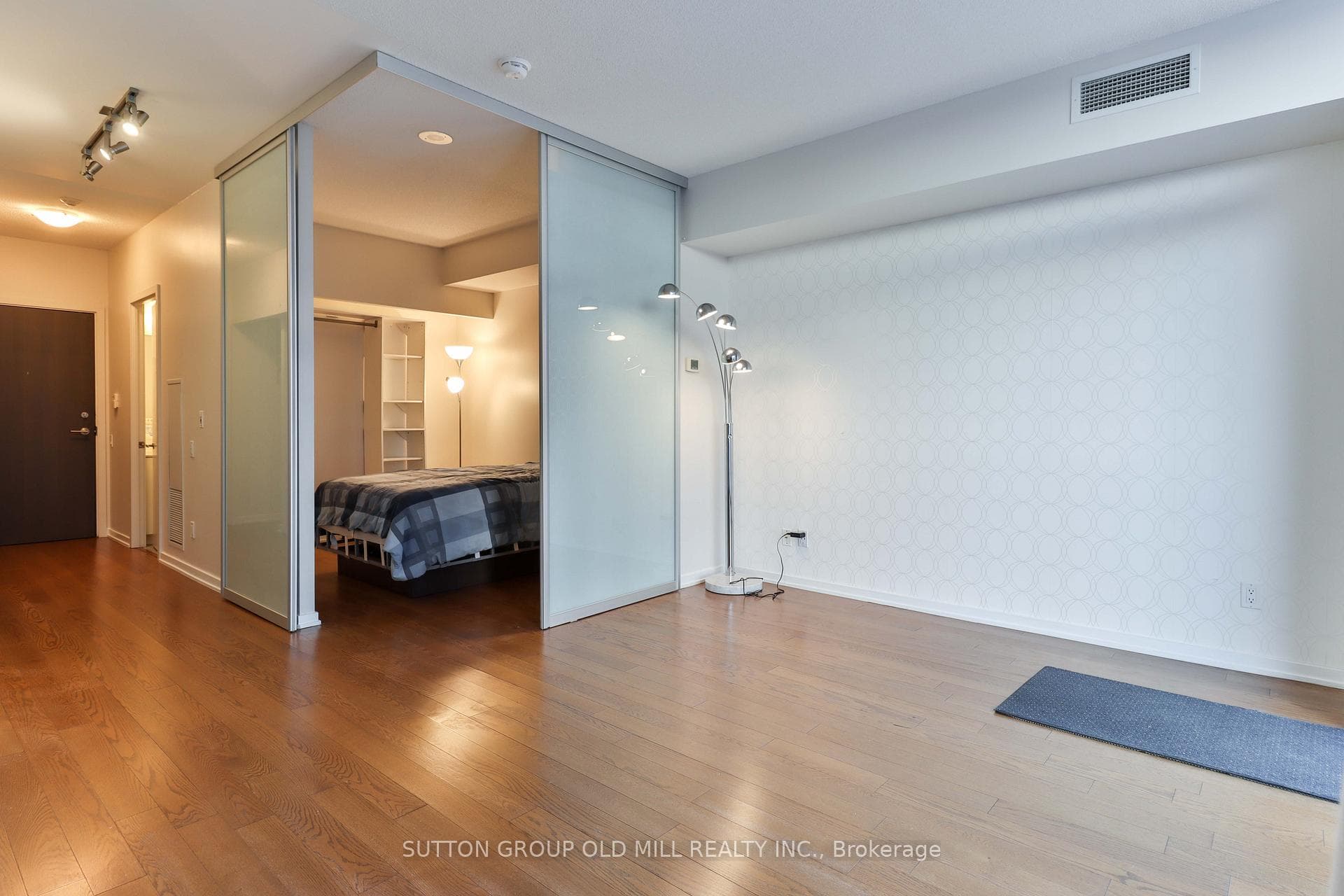 103 The Queensway N/A Unit 1310 photo 16