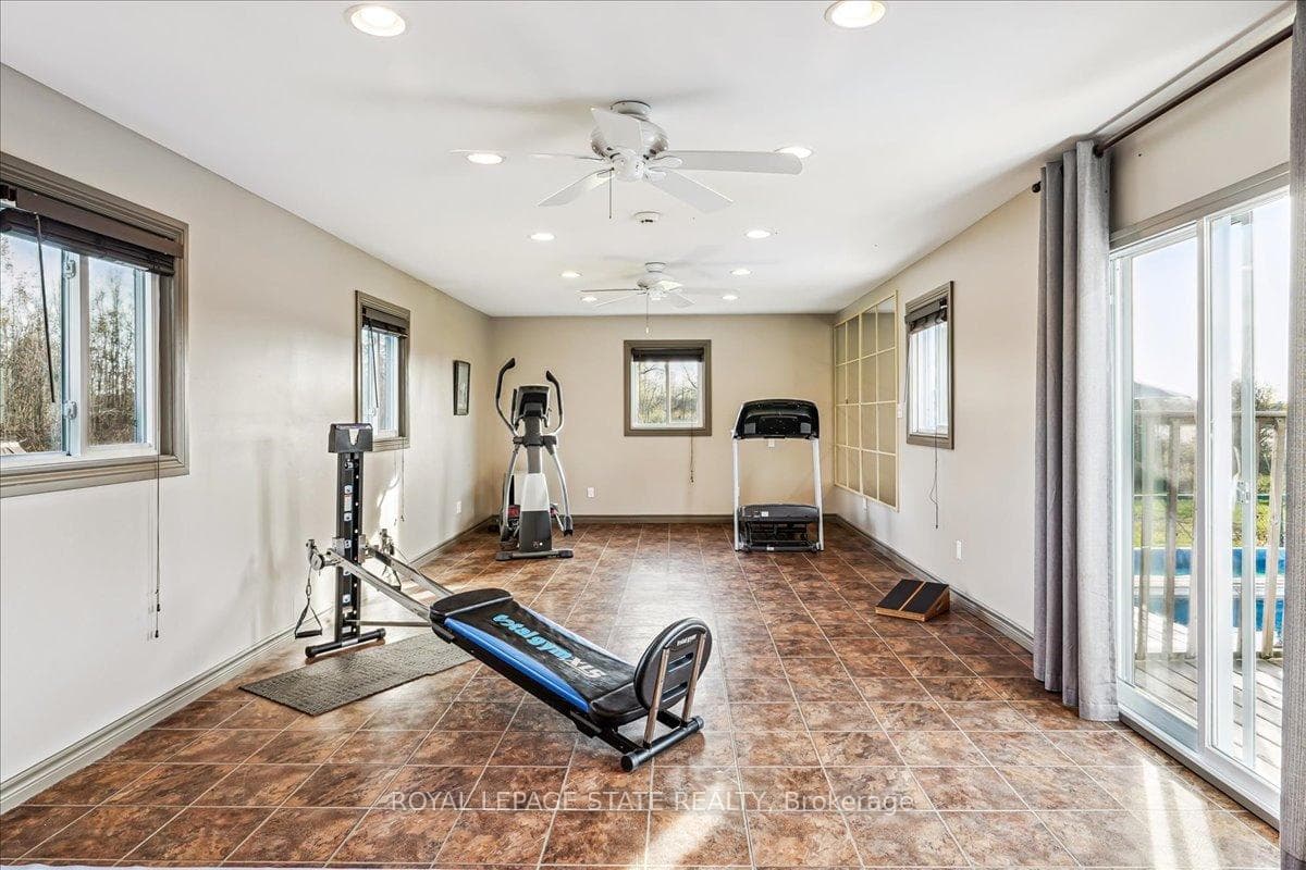 7956 Twenty Road photo 30