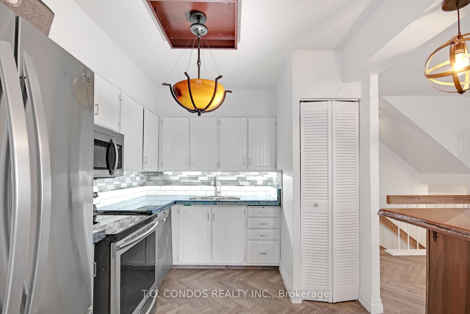 33 Harbour Square Unit 839 photo 14