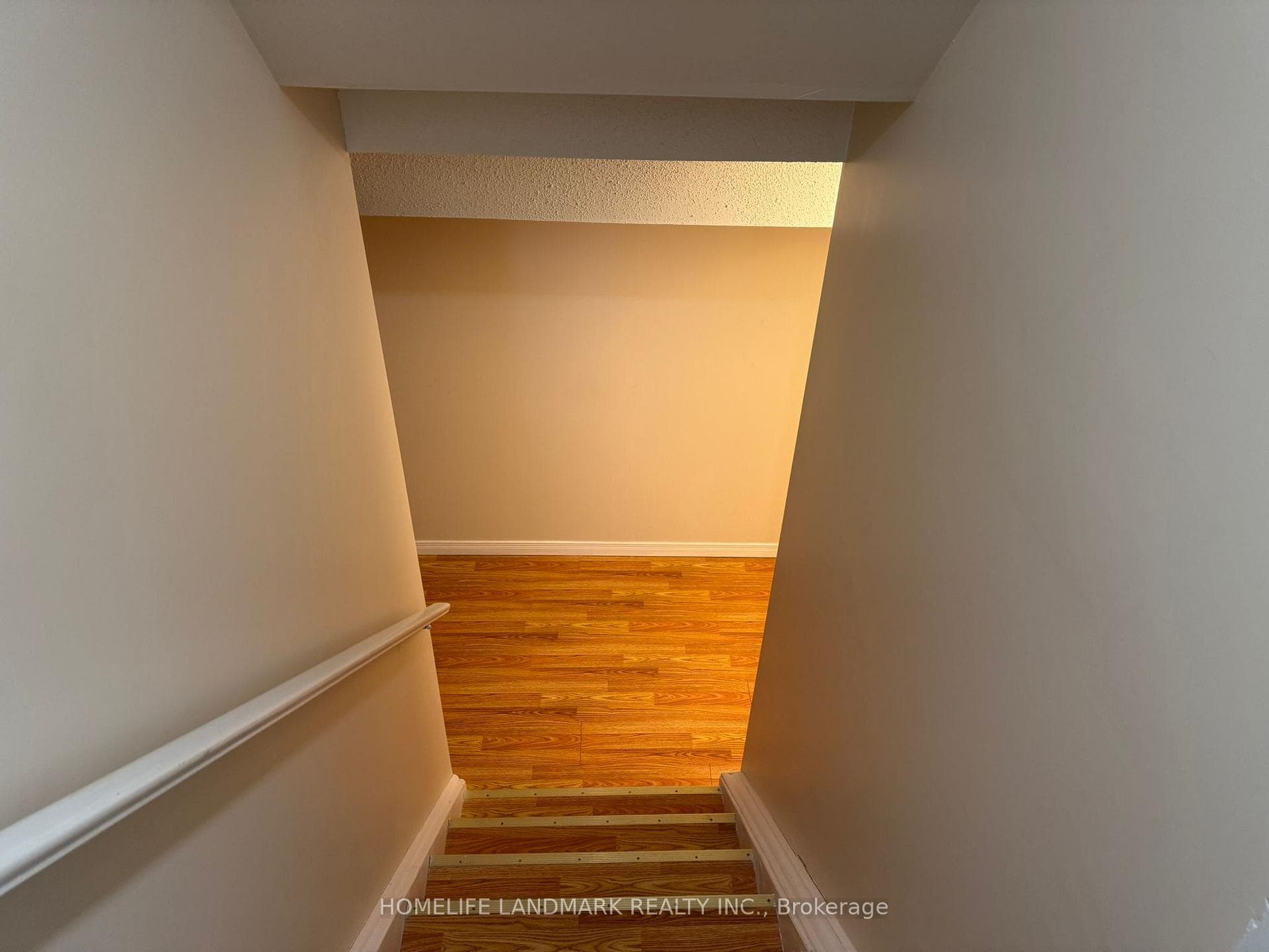 33 Silver Linden Drive photo 4