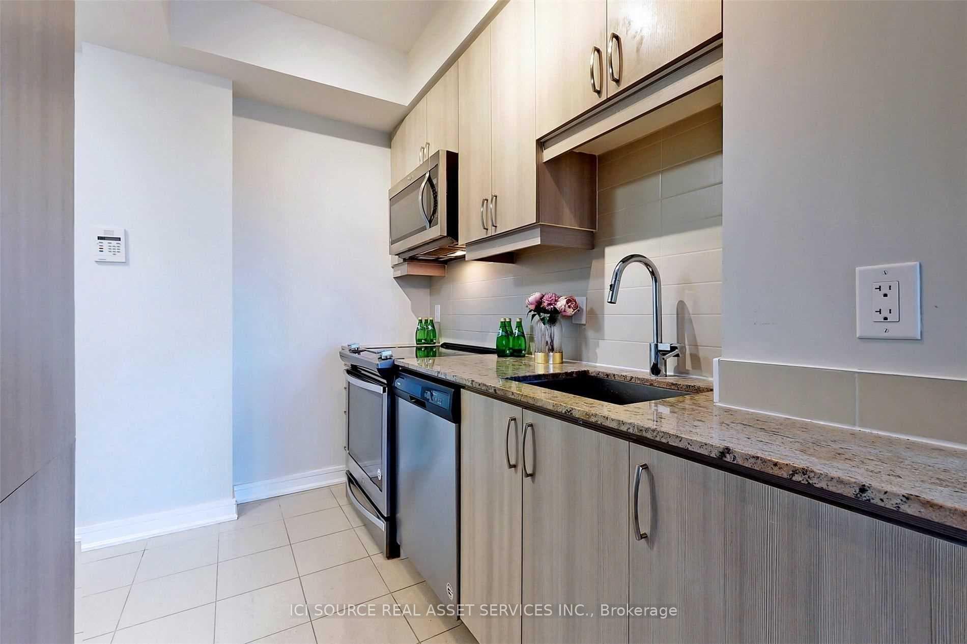 9191 Yonge Street Unit 206 photo 2