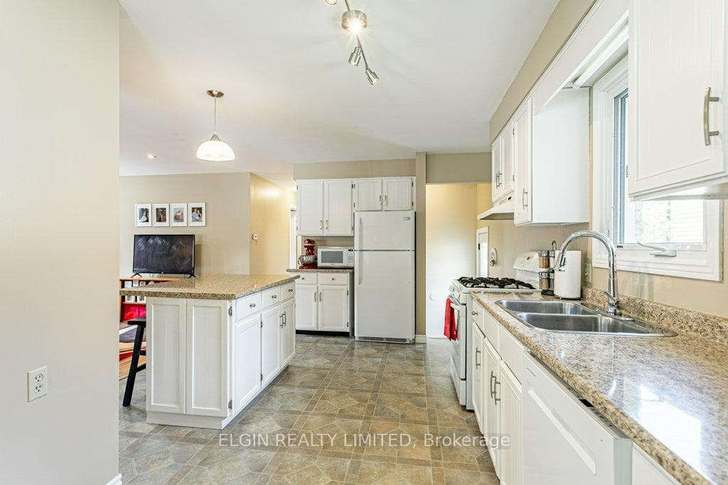 38 Farmington Avenue photo 4