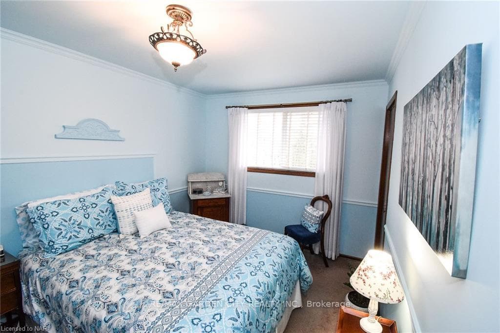 4 Governor Simcoe Drive photo 17