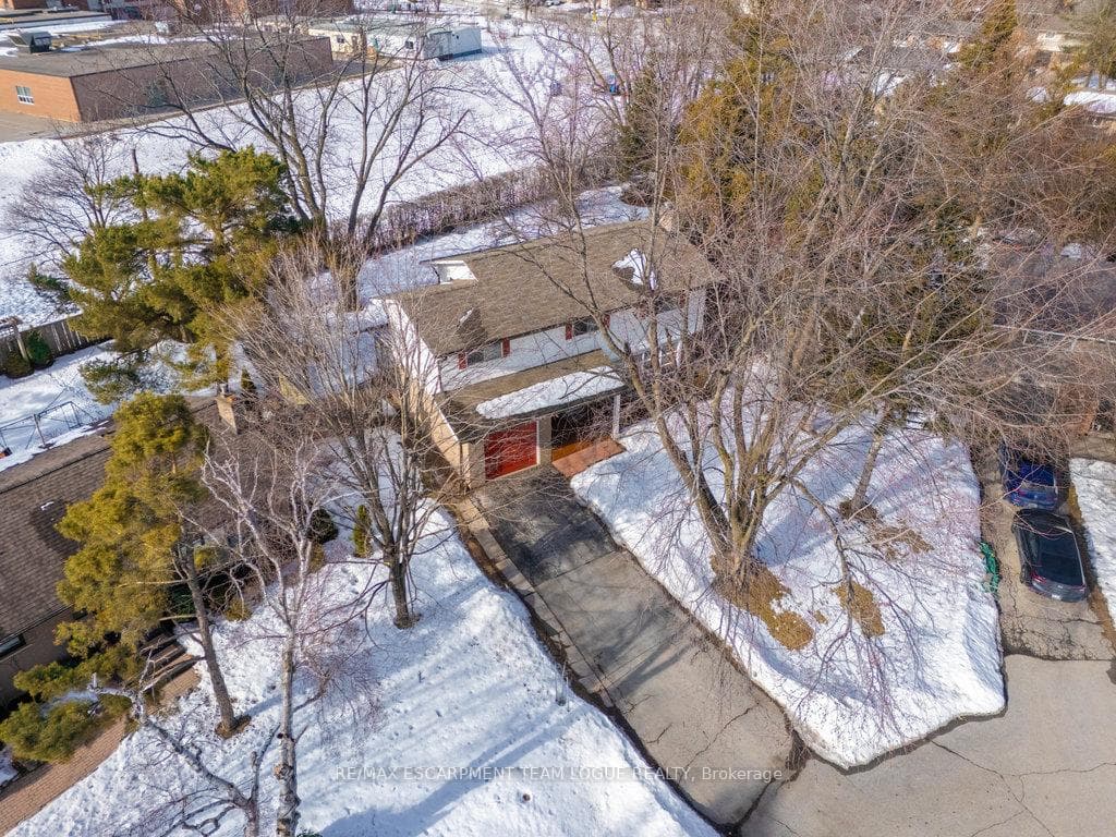 1292 Elgin Crescent photo 45