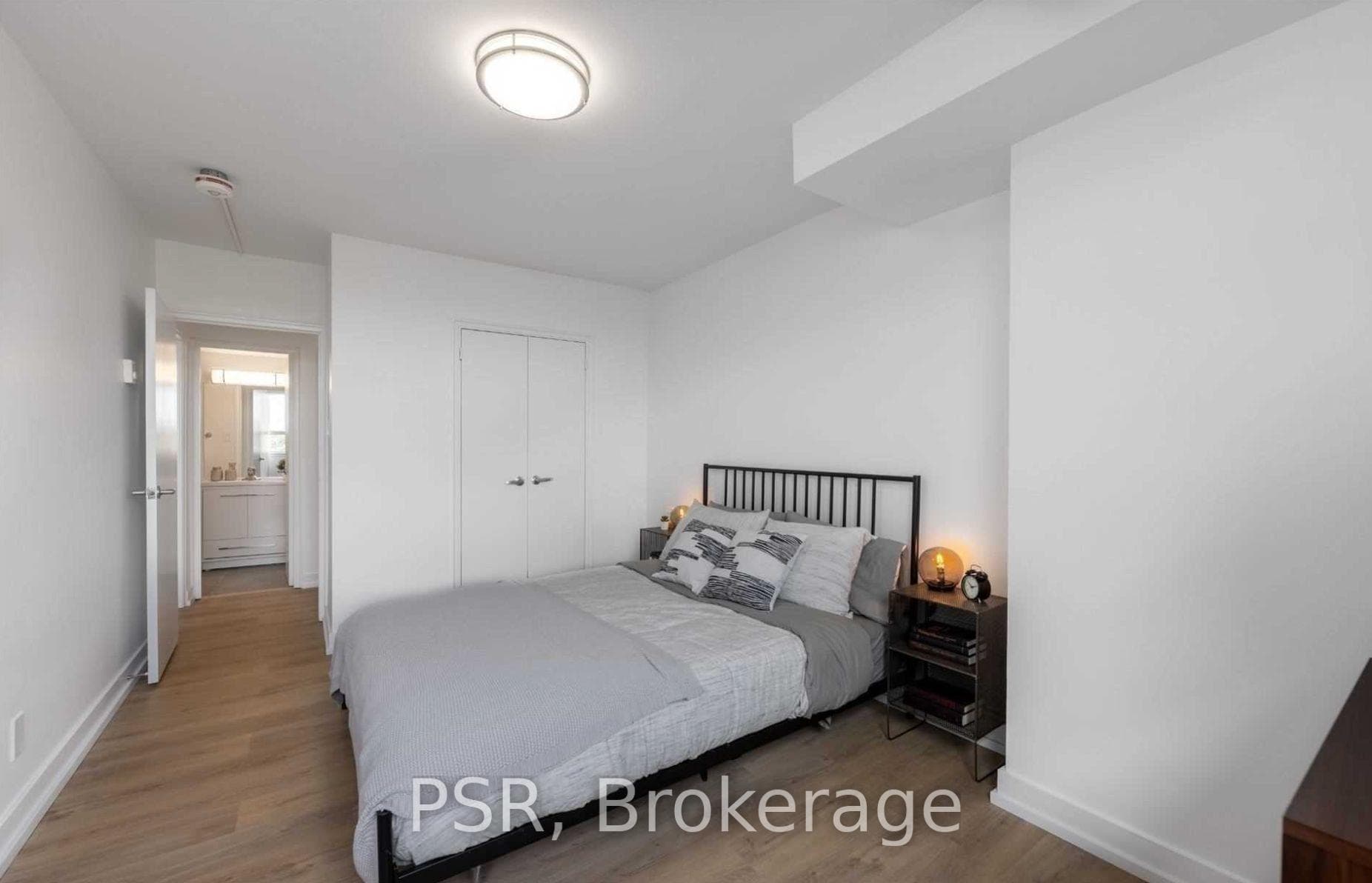 240 Markland Drive Unit 1006 photo 16