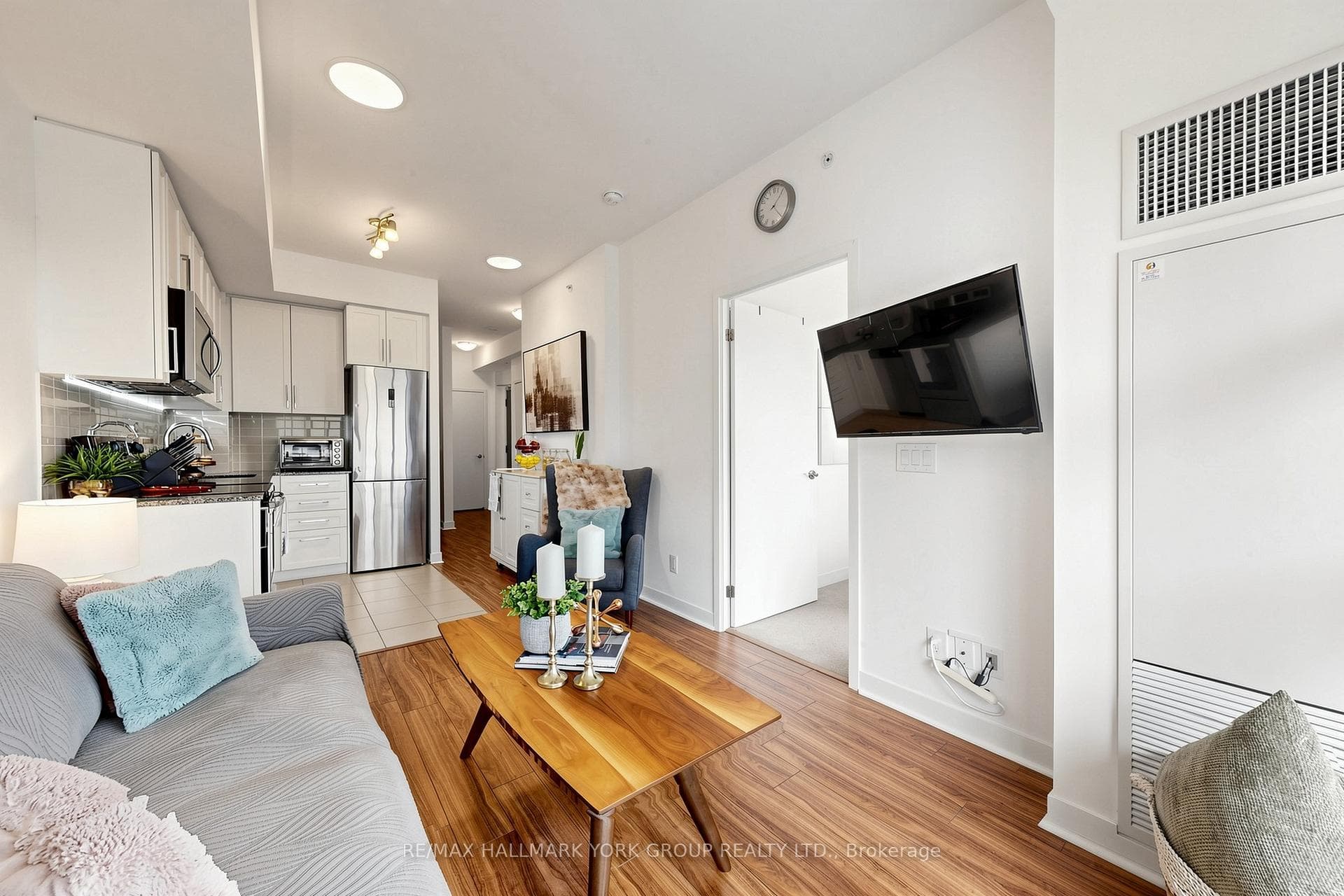 840 Queen's Plate Drive Unit 612 photo 7
