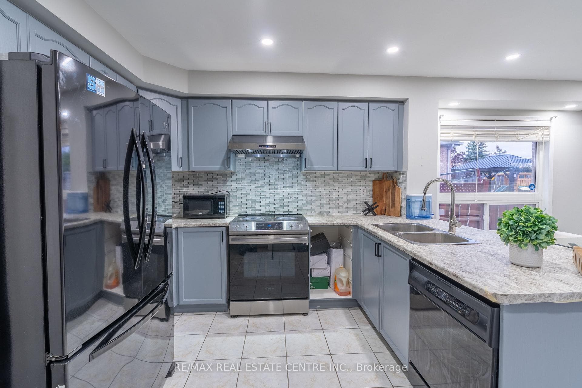15 Applegrove Court photo 12