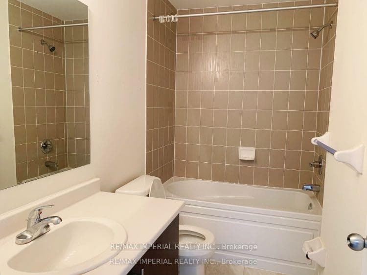 17 Eaton Park Lane Unit 2 photo 6