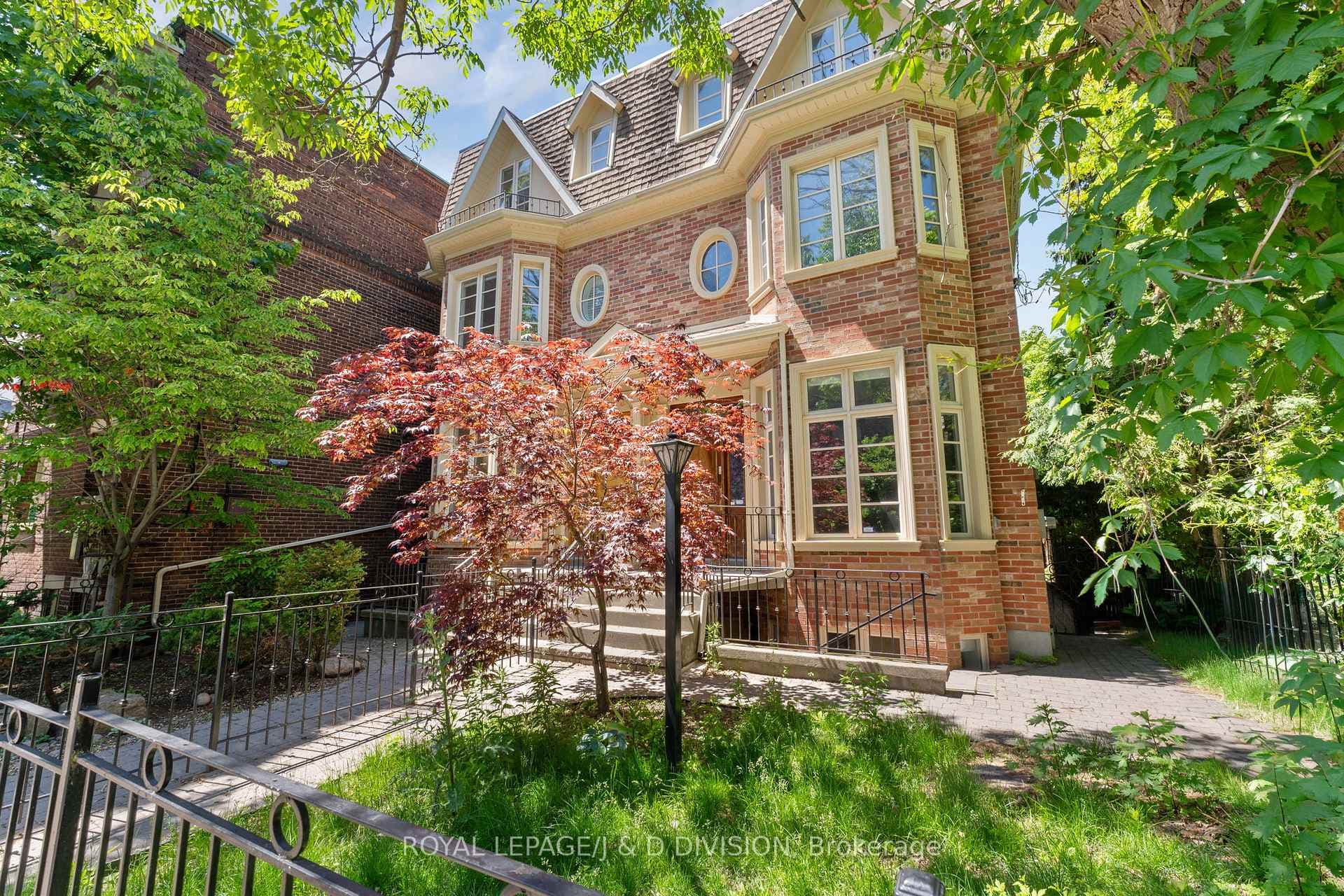 8 Huntley St