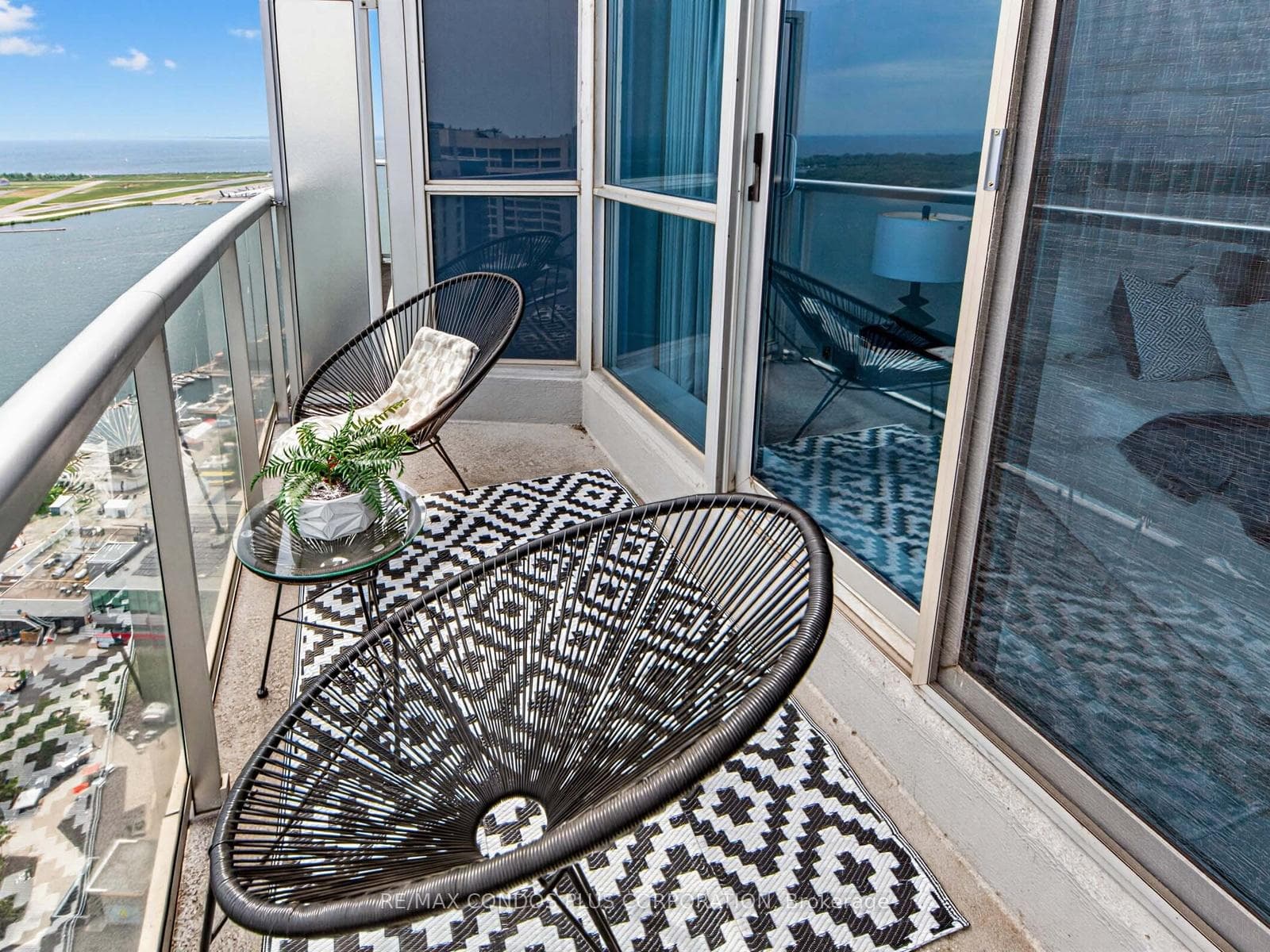 208 Queens Quay Unit PH2 photo 34