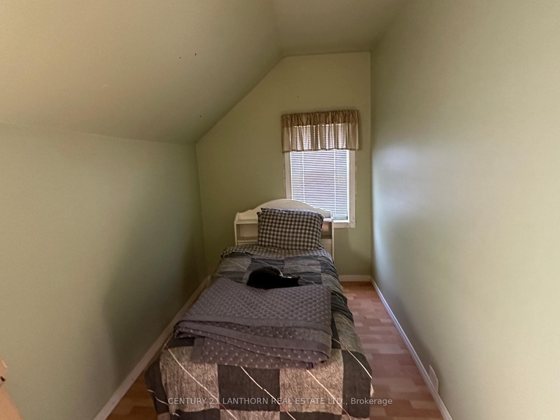 878 Barry Road photo 14