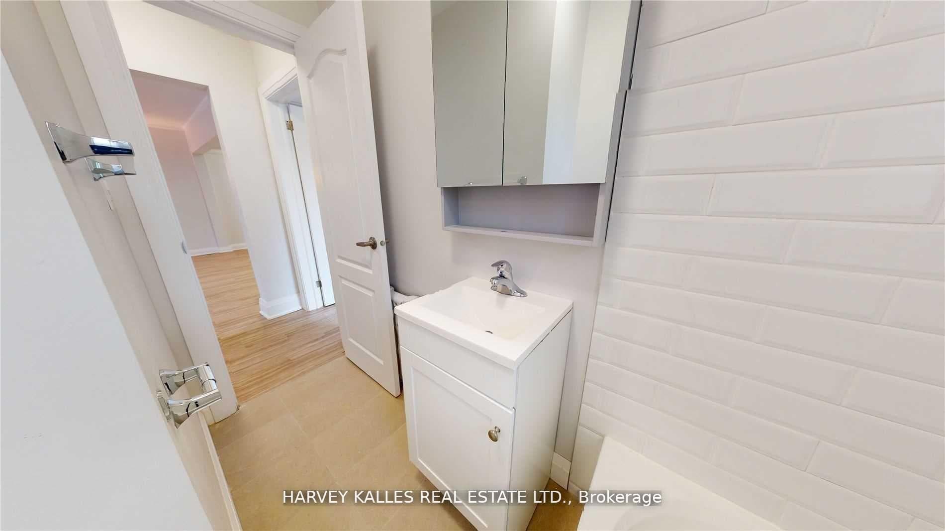 320 Lonsdale Road Unit 7 photo 23