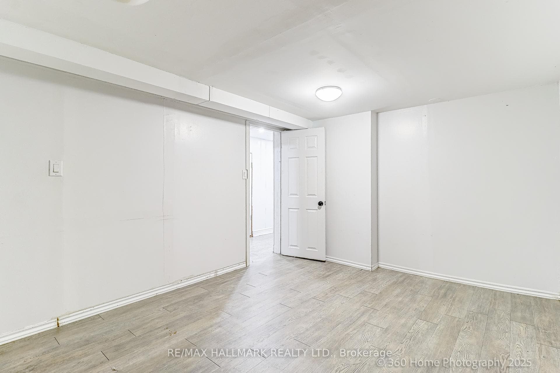 7 Grenadier Road photo 28