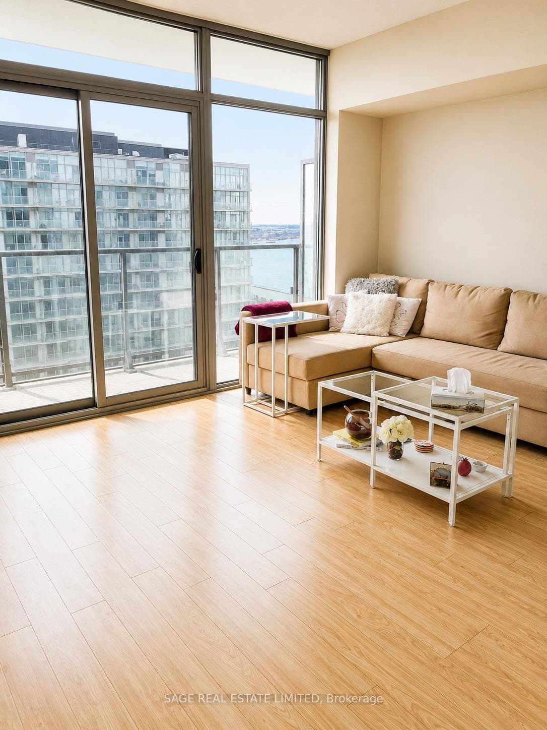 105 The Queensway N/A Unit 2712 photo 2