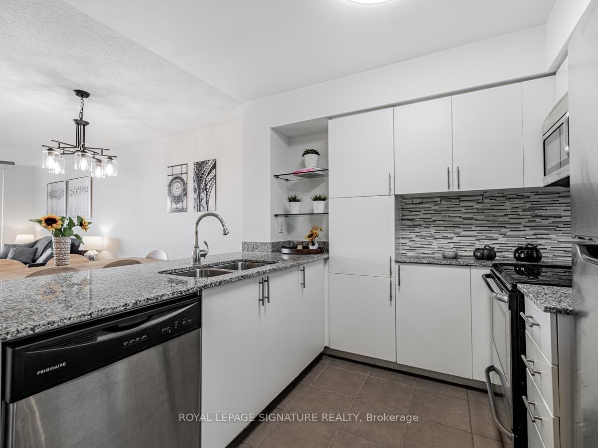 800 Lawrence Avenue Unit 513 photo 17