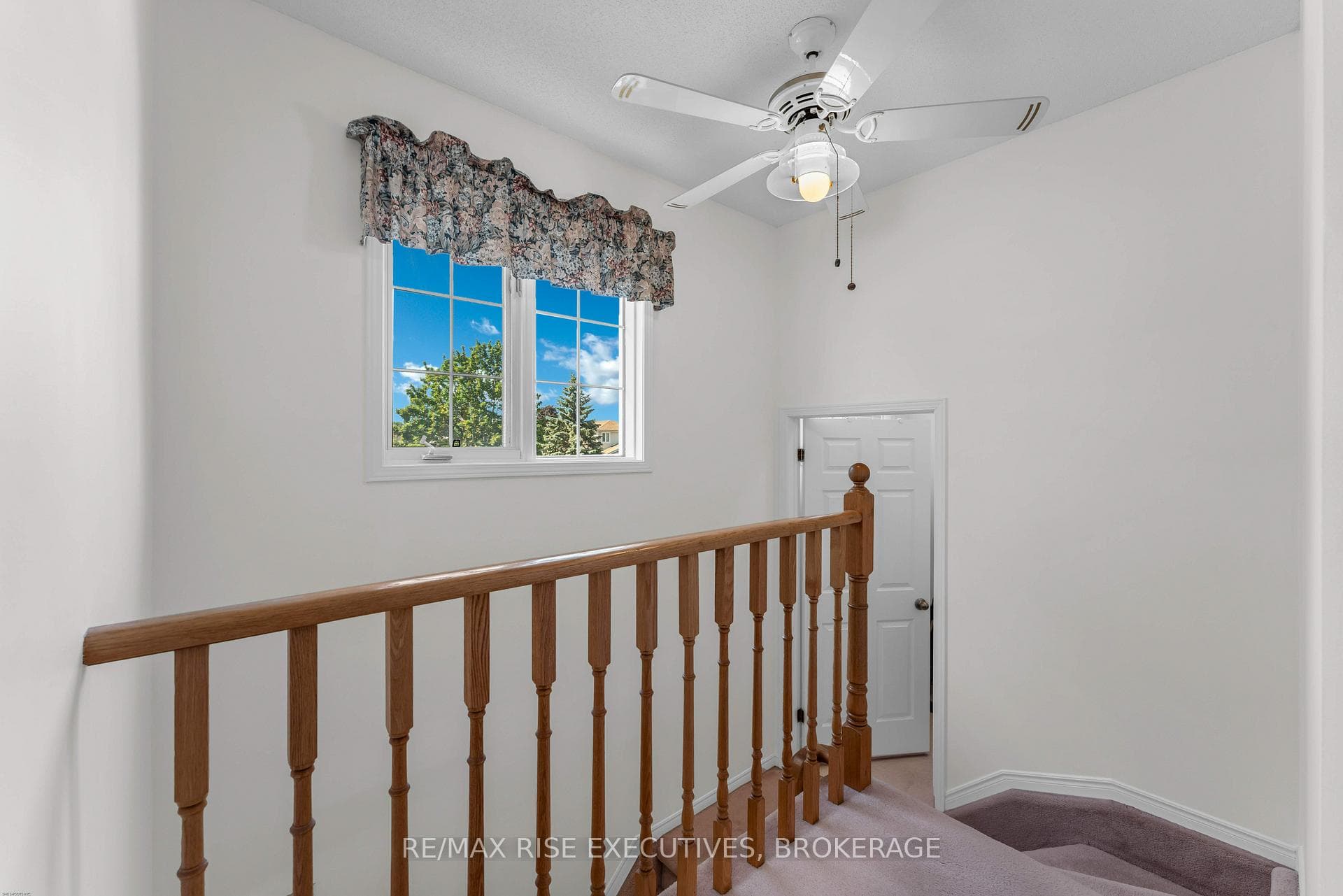 1304 Fisher Crescent photo 22