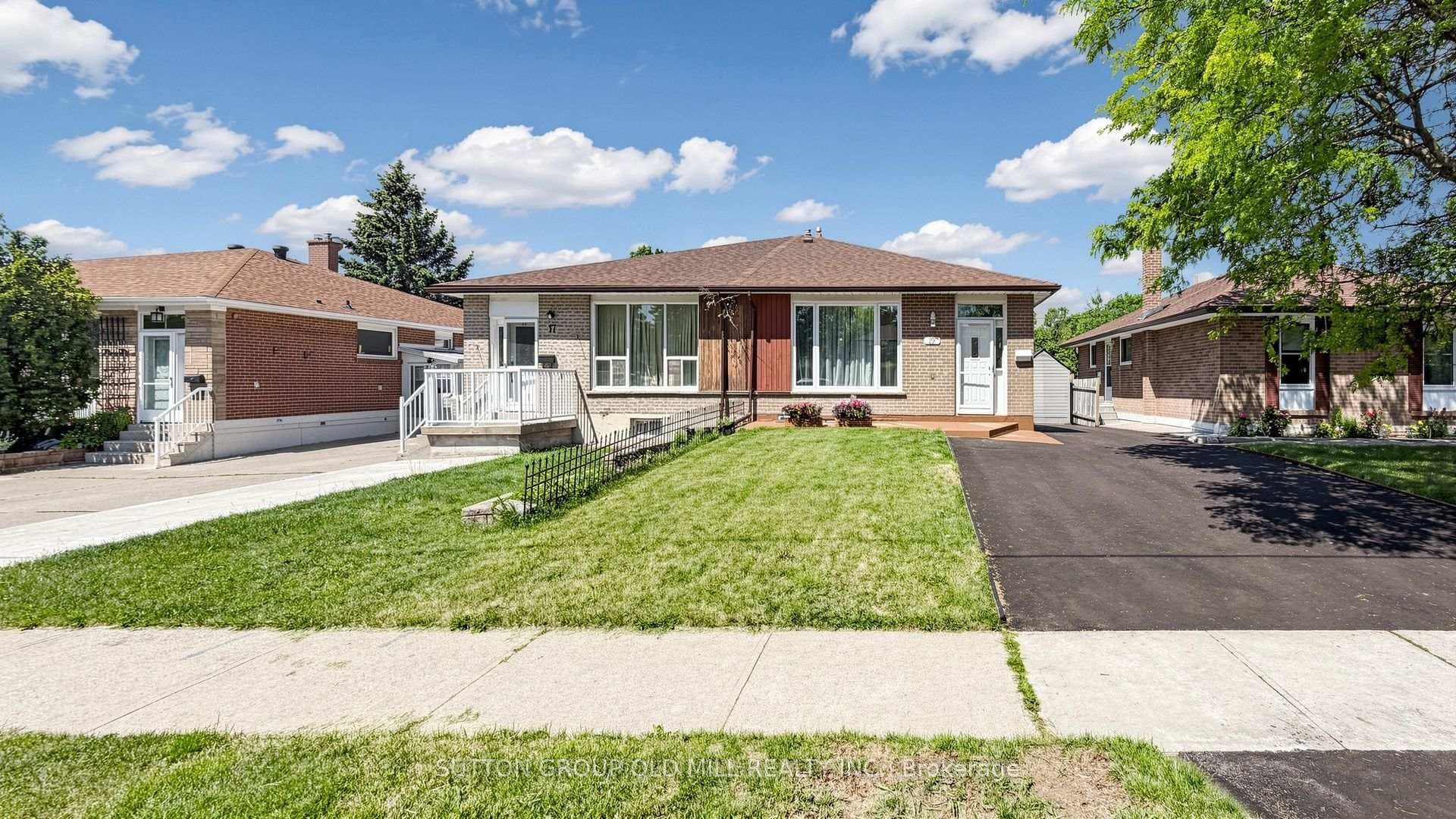 19 Ascot Avenue photo 1