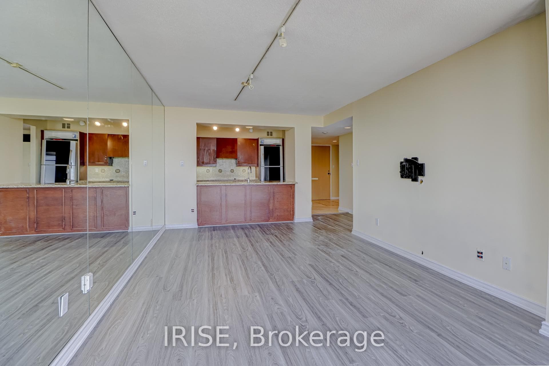50 Eglinton Avenue Unit 1802 photo 5