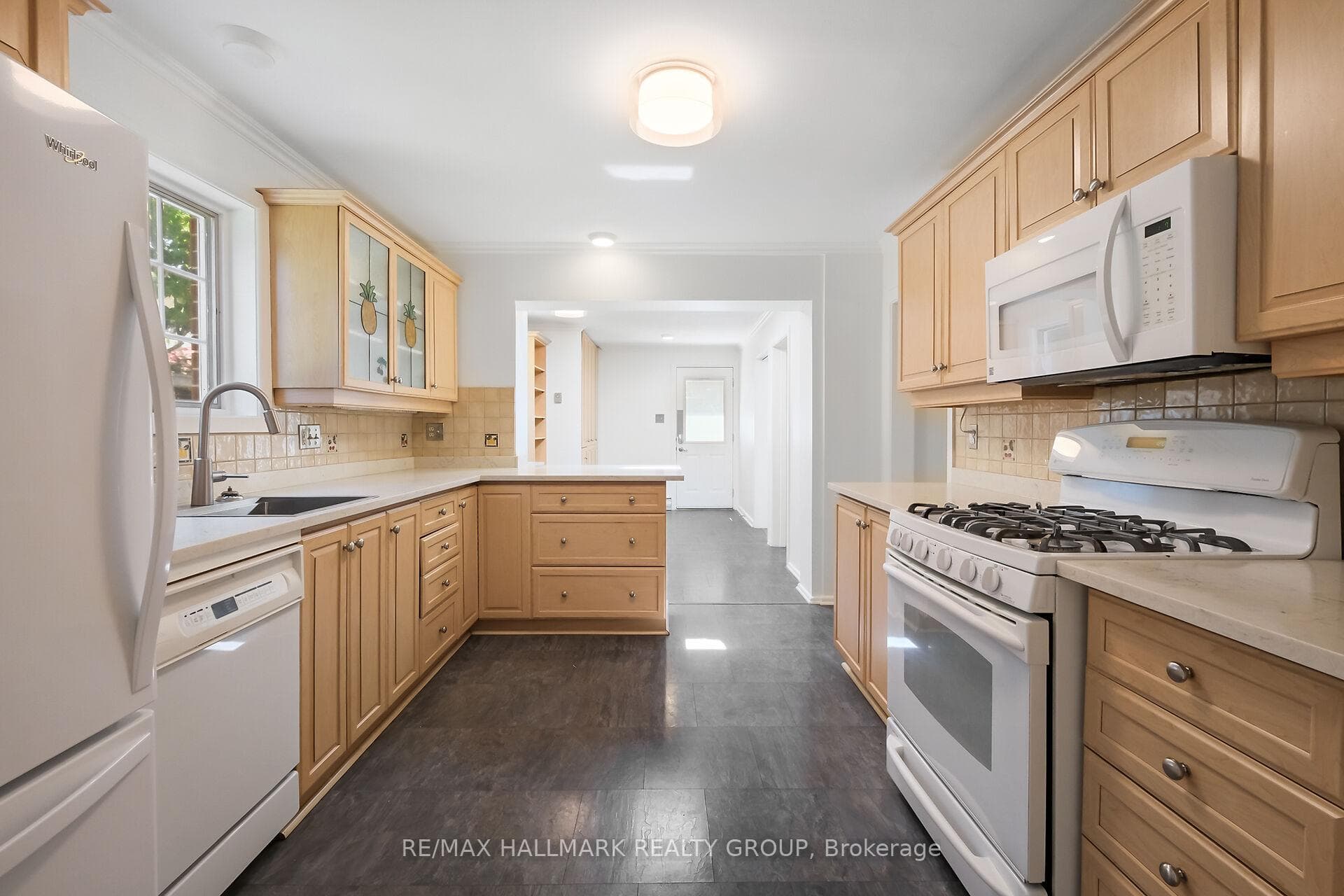 82 Laurentian Place photo 12